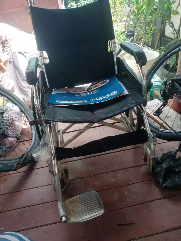 Kursi roda bekas