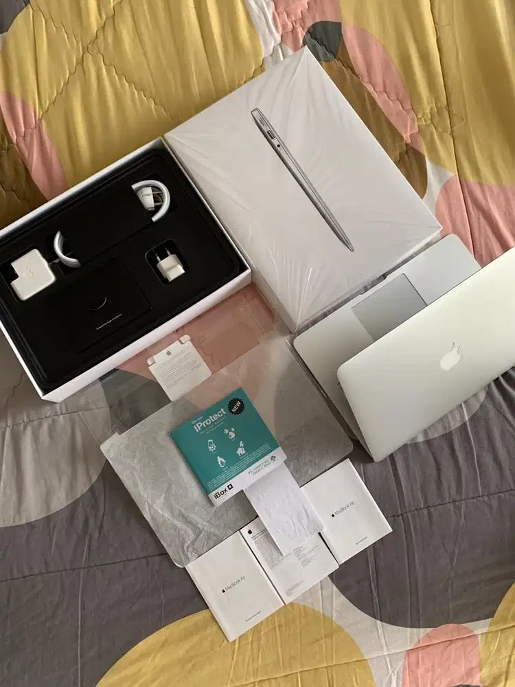 Macbook Air 13 ibox 2017 i7 Like New Kaya baru mulus