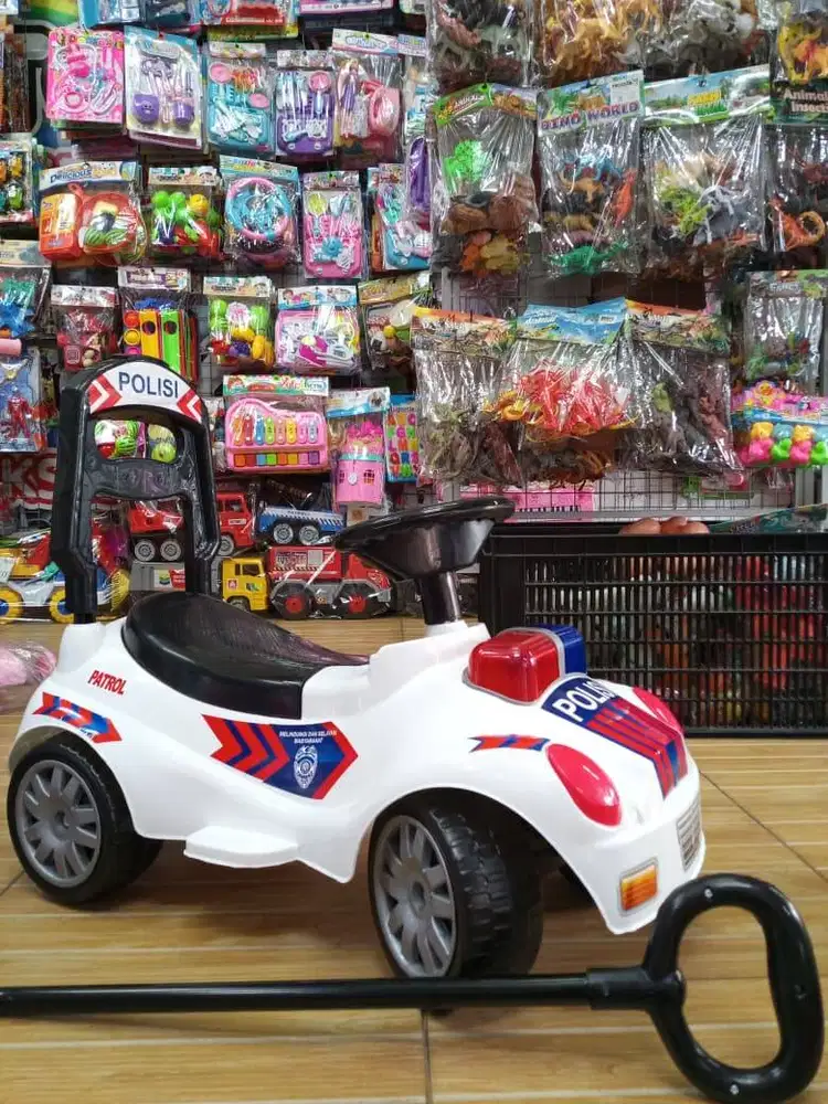 mainan anak mobil polisi naik