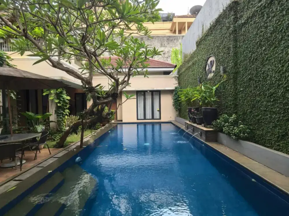 Dijual Rumah Cipete Jakarta Selatan, LT 500 m², Row Jalan Lebar, Ada Kolam Renang, Siap Huni