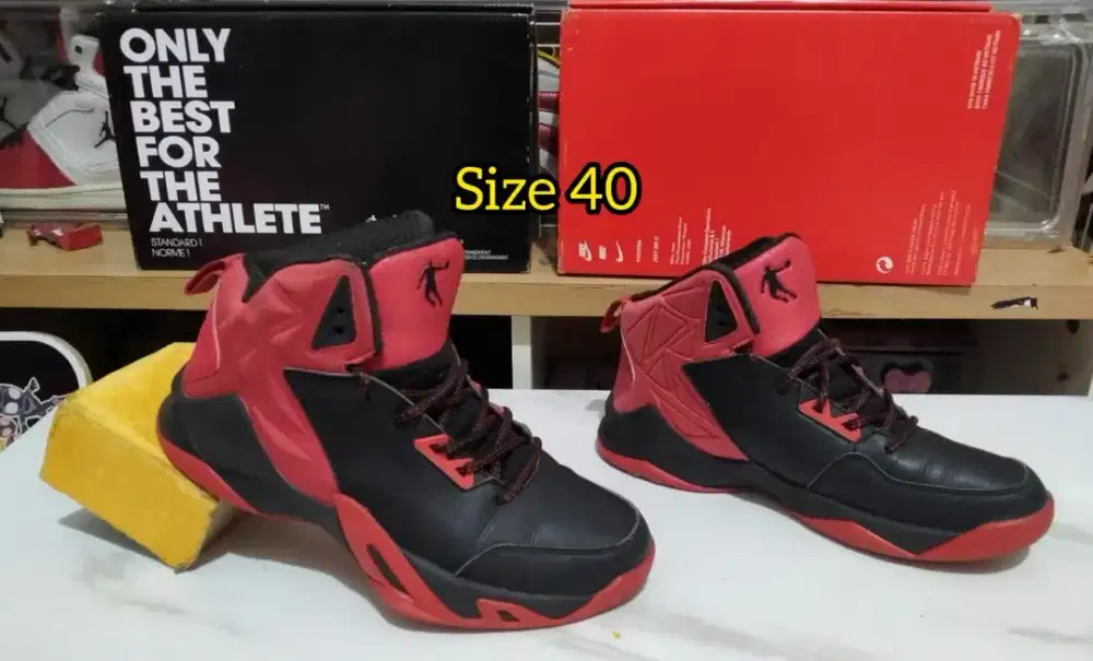 Sepatu Basket Size 40
