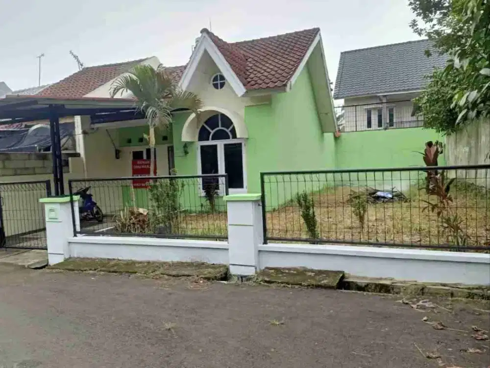 Rumah nyaman dan asri di villa dago  Pamulang