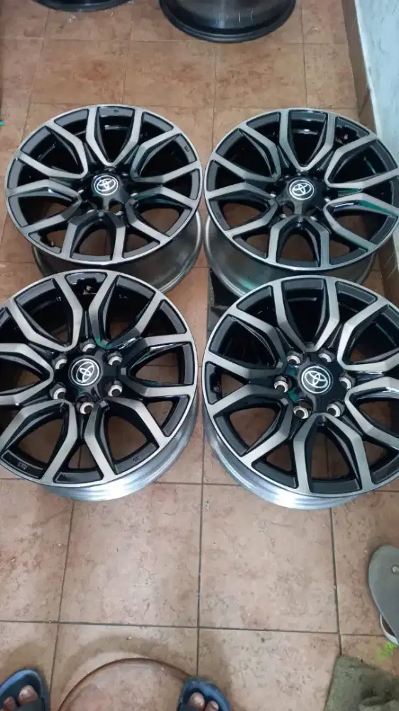 di jual velg GRsport 4x4 r18 original kondisi mulus