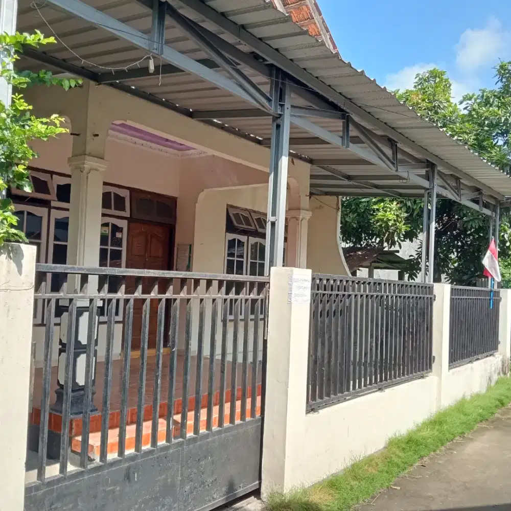 Rumah kontrakan selatan kampus ISI 4 KT