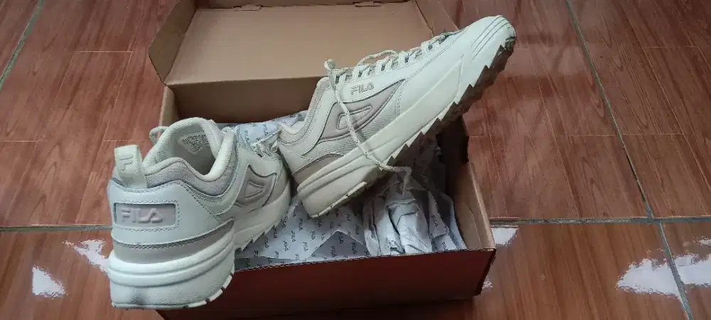 Sepatu female sekali pake