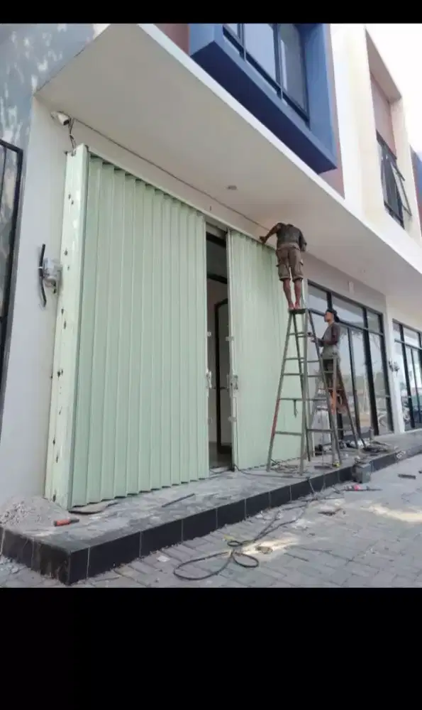 Rolling door dan folding gate besi