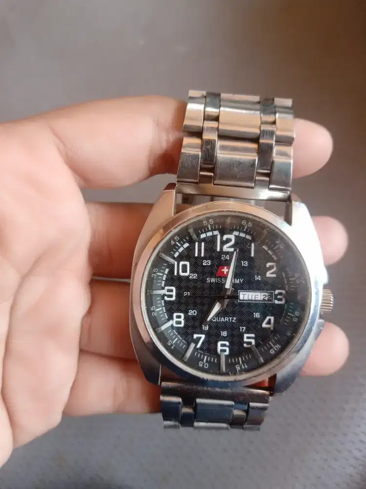 Jam tangan Swiss army