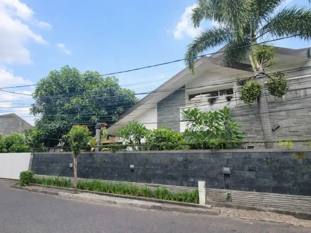Dijual Cepat Rumah Mewah Furnished di Kurdi Moh Toha