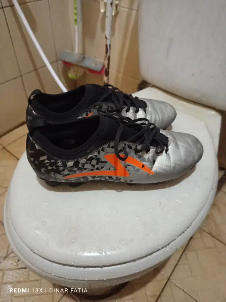 Sepatu bola speec second kondisi baik