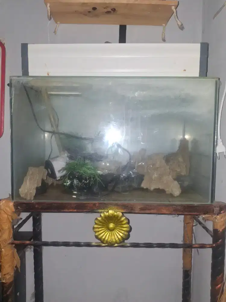 Aquarium ikan bekas + Meja