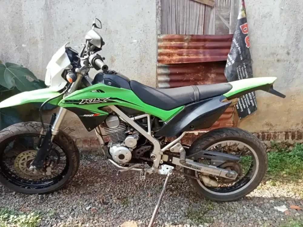 JUAL CEPAT Motor trail Kawasaki New KLX 150 BF Tahun 2015 warna