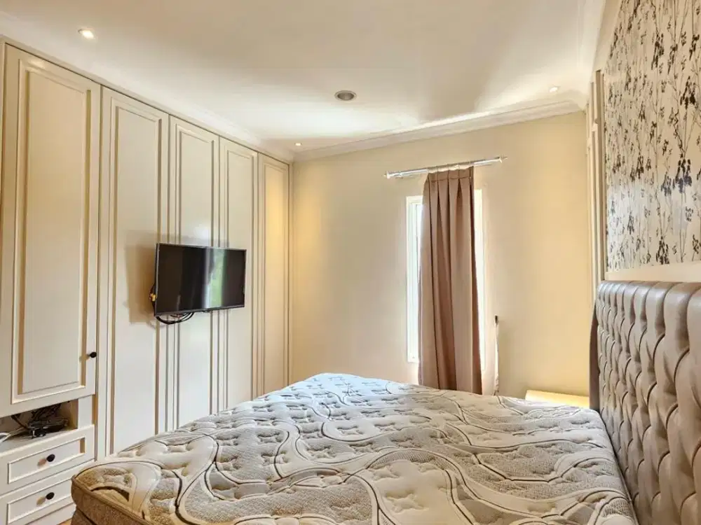 Sewa Rumah BGM PIK 8x18 2,5lantai furnish interior mewah bagus