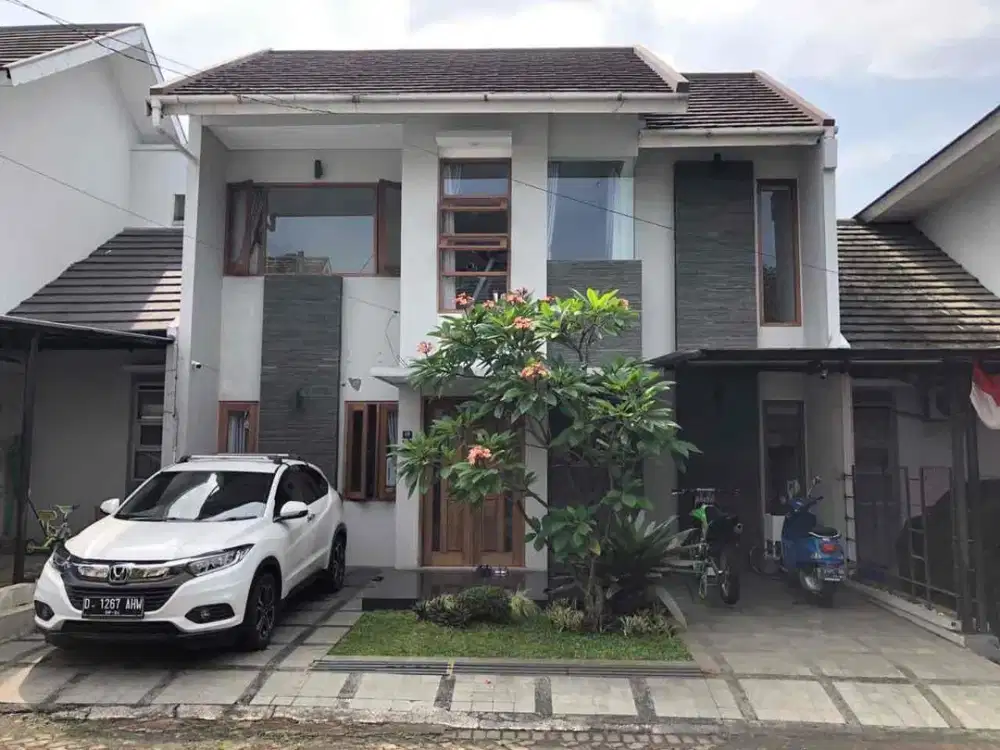 *FOR SALE Rumah* 

Lokasi : Sayap jalan Rajawali
 
L.Tanah : 137m2
L.Bangunan : 170m2
Lebar Muka : 8m
K.Tidur : 3 + 1
K.Mandi : 2 + 1
Listrik : 4400
Carport : 2 mobil
Hadap : Barat
Bentuk Tanah : kotak
Sertifikat : SHM

*Harga : 1.8M Nego*
(Furnished)