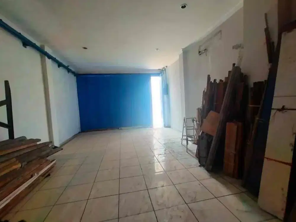 Ruko ters bubat mainroad
Baru renov

Luas tanah: 125
Luas bangunan:250
(2.5 lantai)
Lebar muka:5x25
Kmr tidur: -
Kmr mandi: 3
Air: jetpump
Listrik: 4400
SHM

Harga sewa 100jt/ thn

Na ne