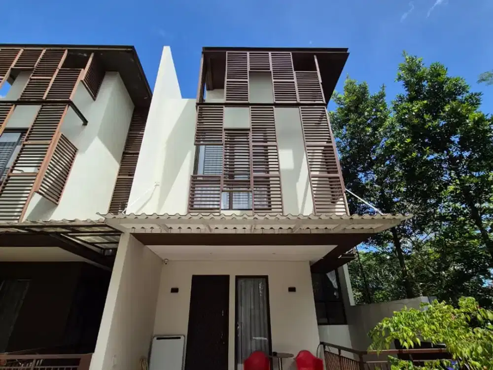 Dijual Rumah 3 Lantai Huni di Cluster Whelford Greenwich Park