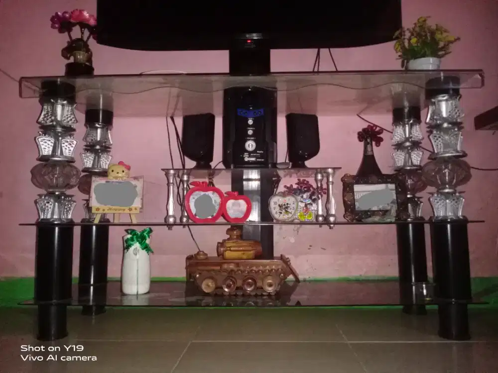 Jual meja tv kaca bekas