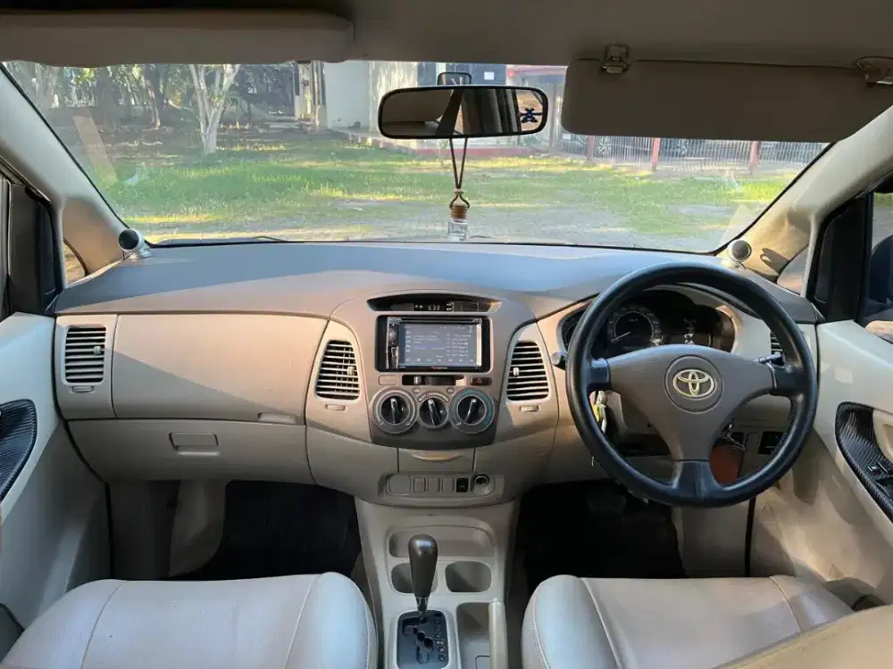 Innova G Luxury 2010