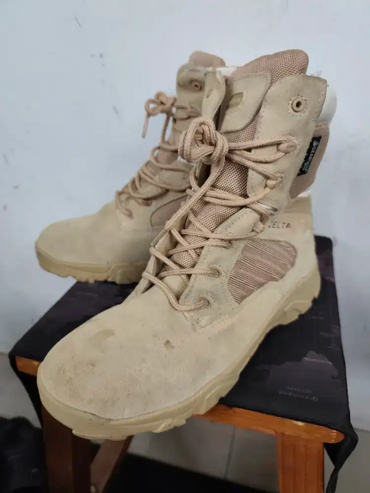 Sepatu boot taktikal size 45