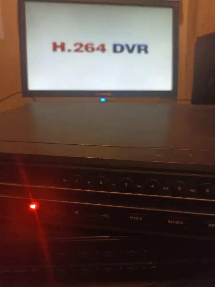 Perekam video digital (DVR) model 8208AV