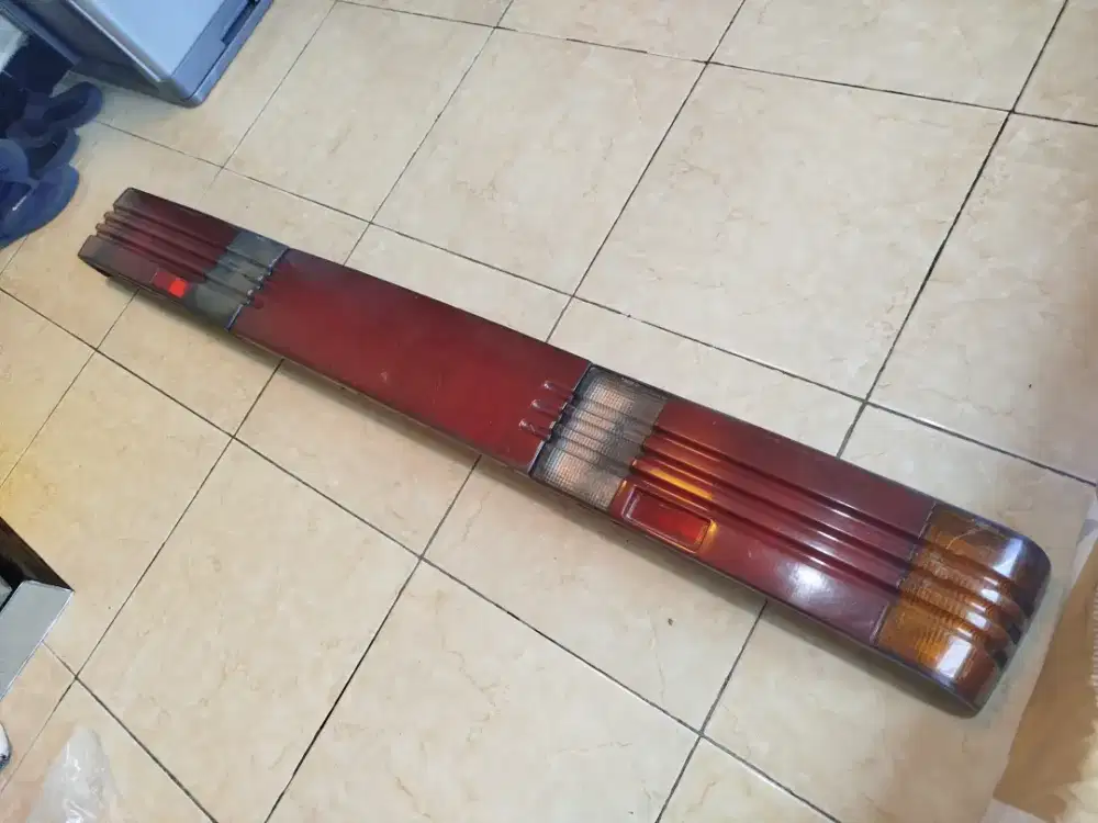 Lampu Belakang Carry/Zebra Karoseri/ Ford Laser