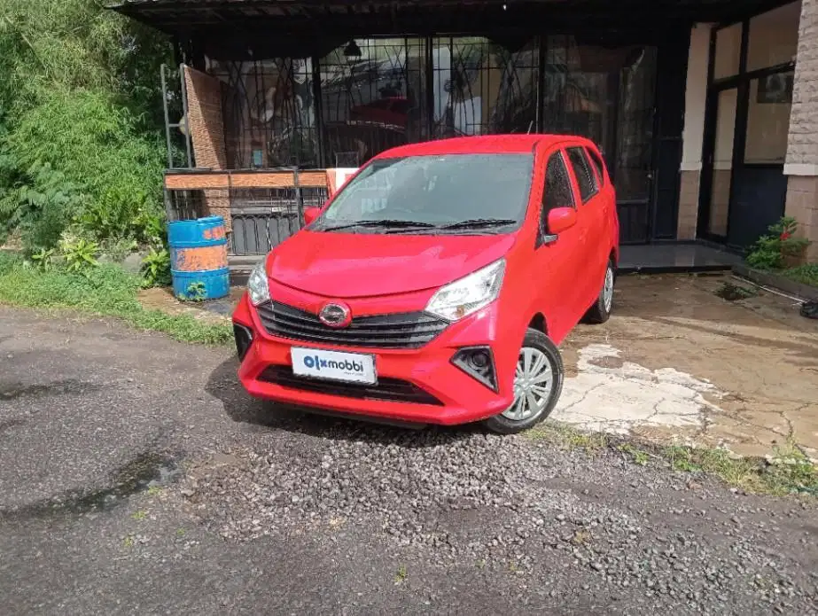 Like New - DAIHATSU SIGRA 1.0 M BENSIN M/T 2021 MERAH