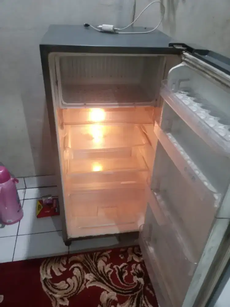 kulkas 1 pintu merek Toshiba