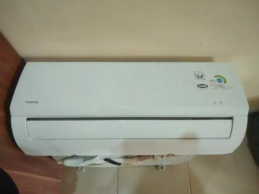 AC Toshiba 1/2 pk belum lama pakai