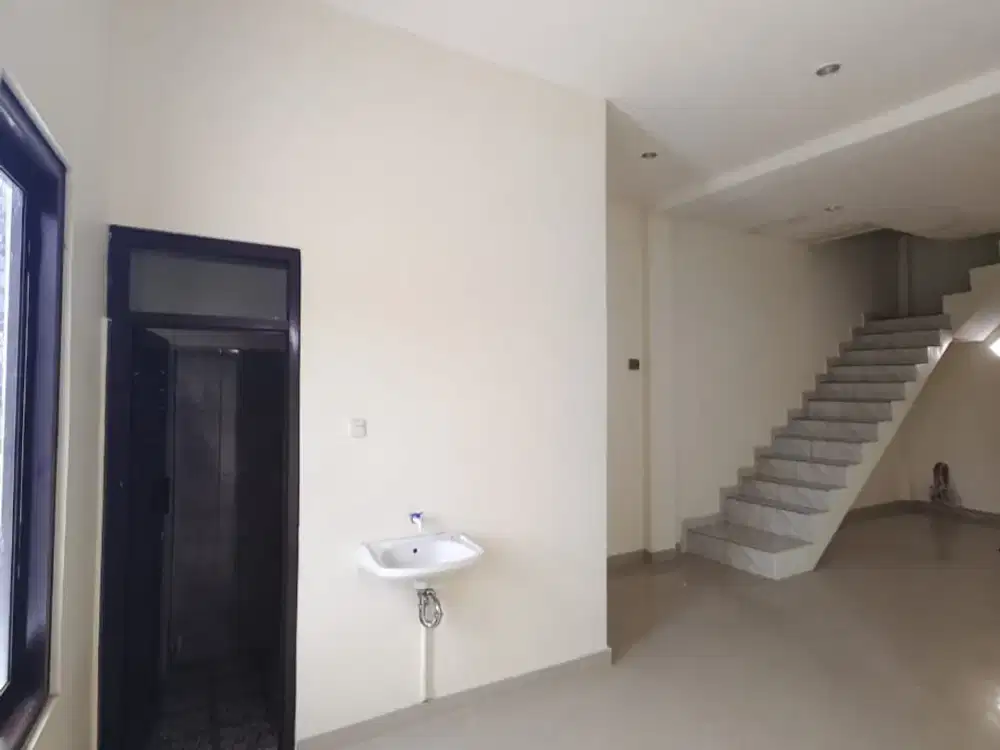 DIJUAL CEPAT RUKO 3 Lantai Jl.kopo Bihbul dekat SMPN 1 Margahayu KAB BANDUNG M