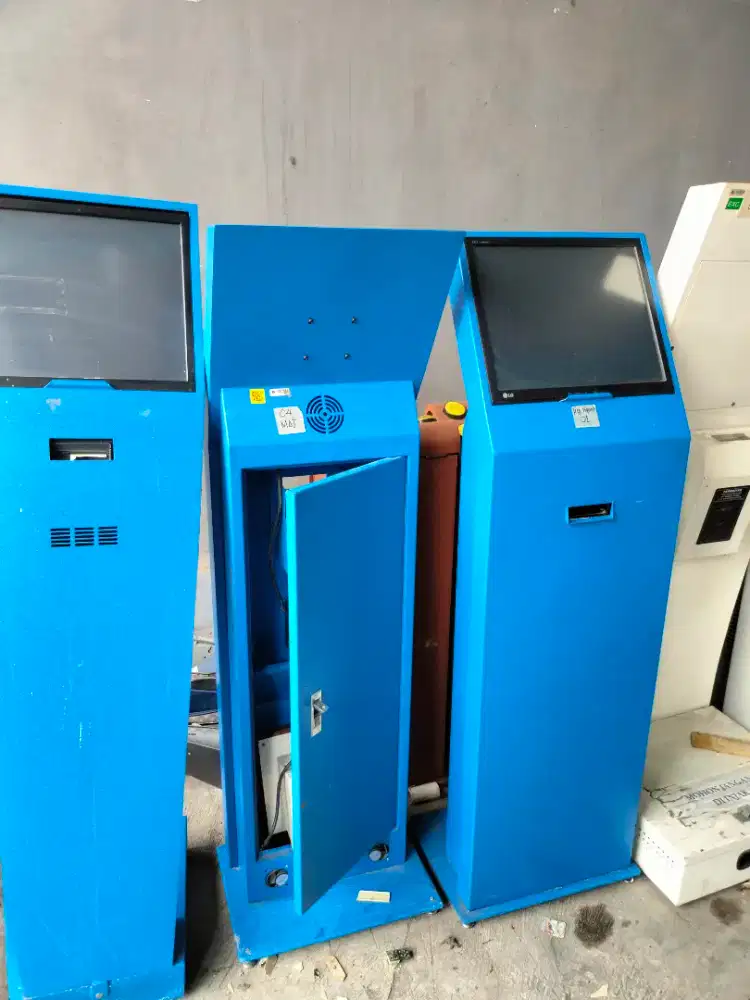 Mesin Antrian Pakai layar sentuh 17 Inc, printer thermal. Bekas baik