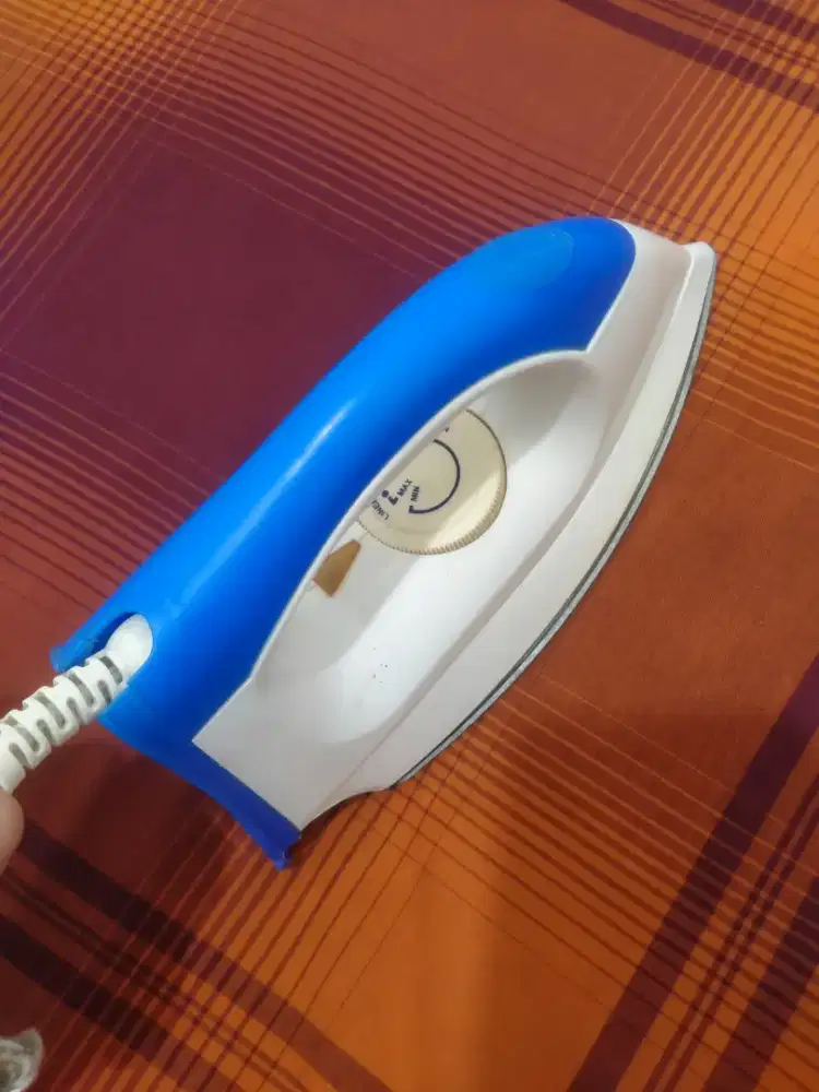 Setrika Miyako Bekas