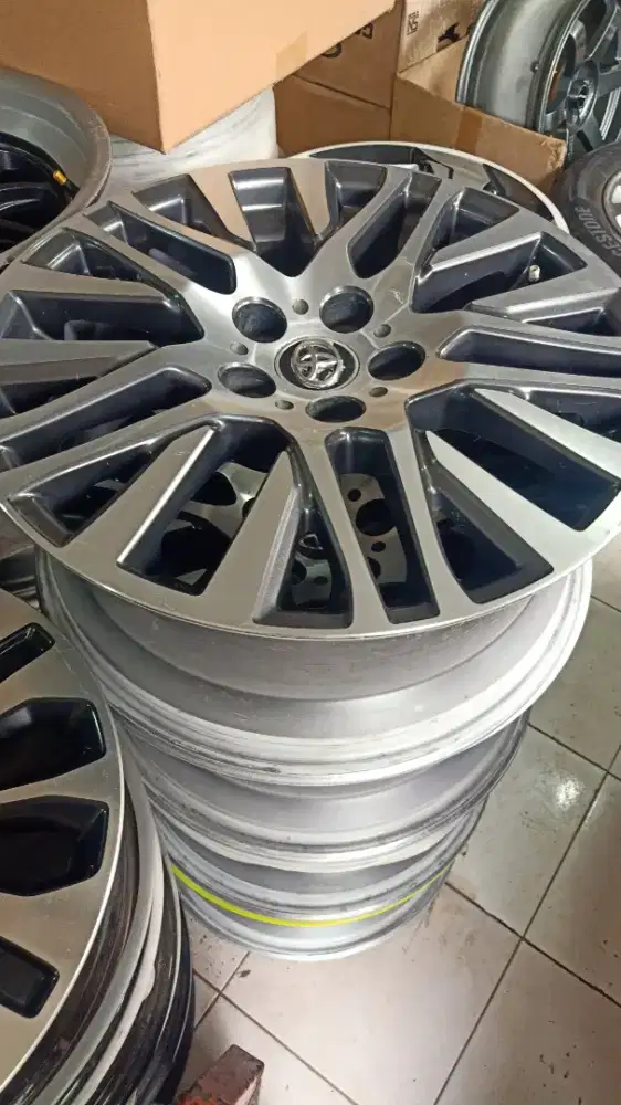 OEM Alphard R 18 hole 5  / 114,3plus ban