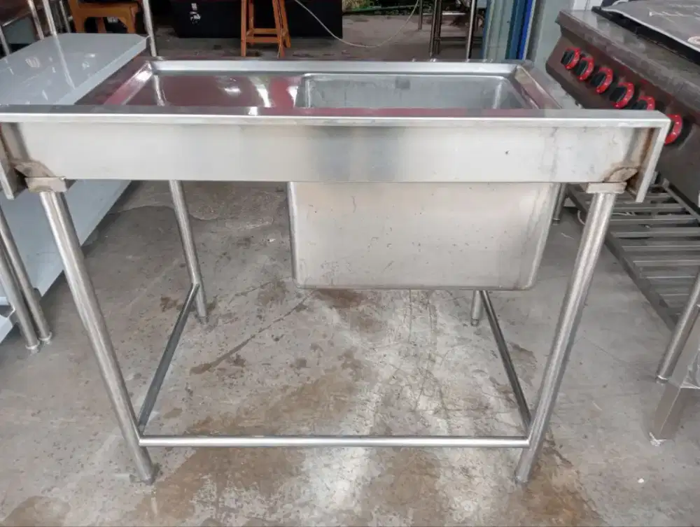 Sink sayap kanan
Uk P 100 L 70 T 85
Lubang P 50 L 50 T 30
Stok 2 unit