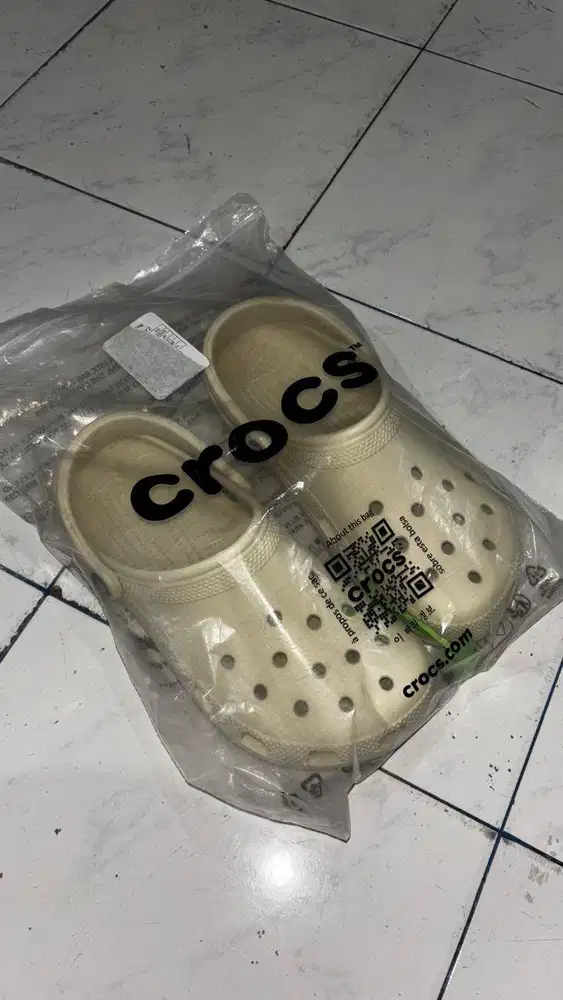 CROCS CLASSIC CLOG KIDS (WARNA BONE) UKURAN 38-39 / J6