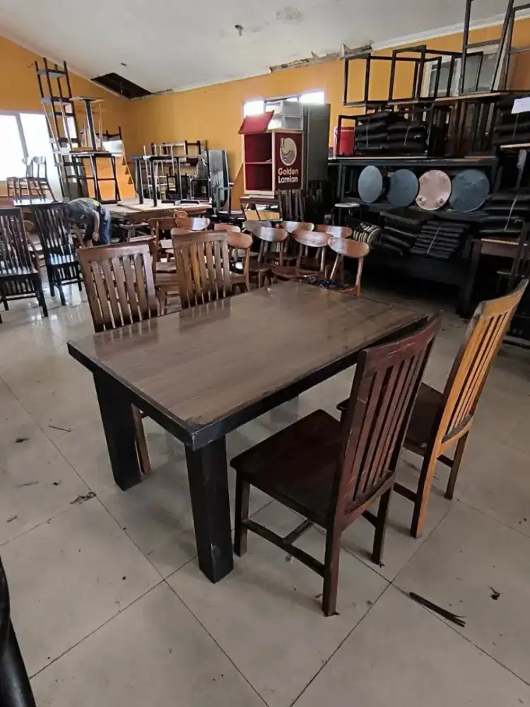 Meja makan bahan kayu daun Hpl set 4 kursi kayu 140×90×75 
Hrg 1,7jt