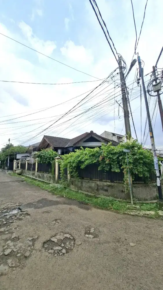 Dijual Rumah Halaman Luas Di Tangerang Selatan - Pemilik Langsung