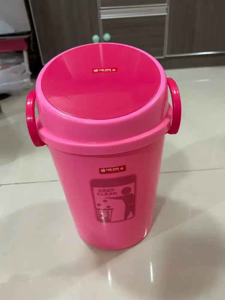 Tempat sampah Lion Star