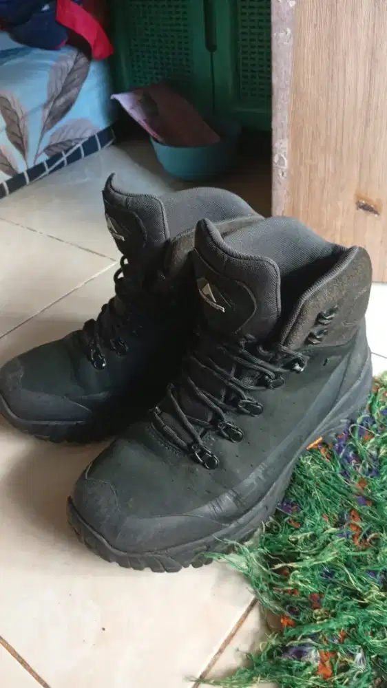 Eiger sepatu Gunung