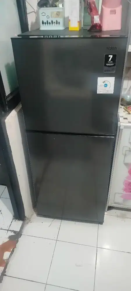 Kulkas 2 pintu bekas tapi pemakaian masi baru