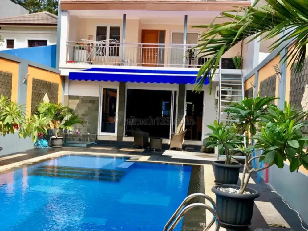 SEWA RUMAH BAGUS DI LIPPO CIKARANG ADA KOLAM RENANG NYA