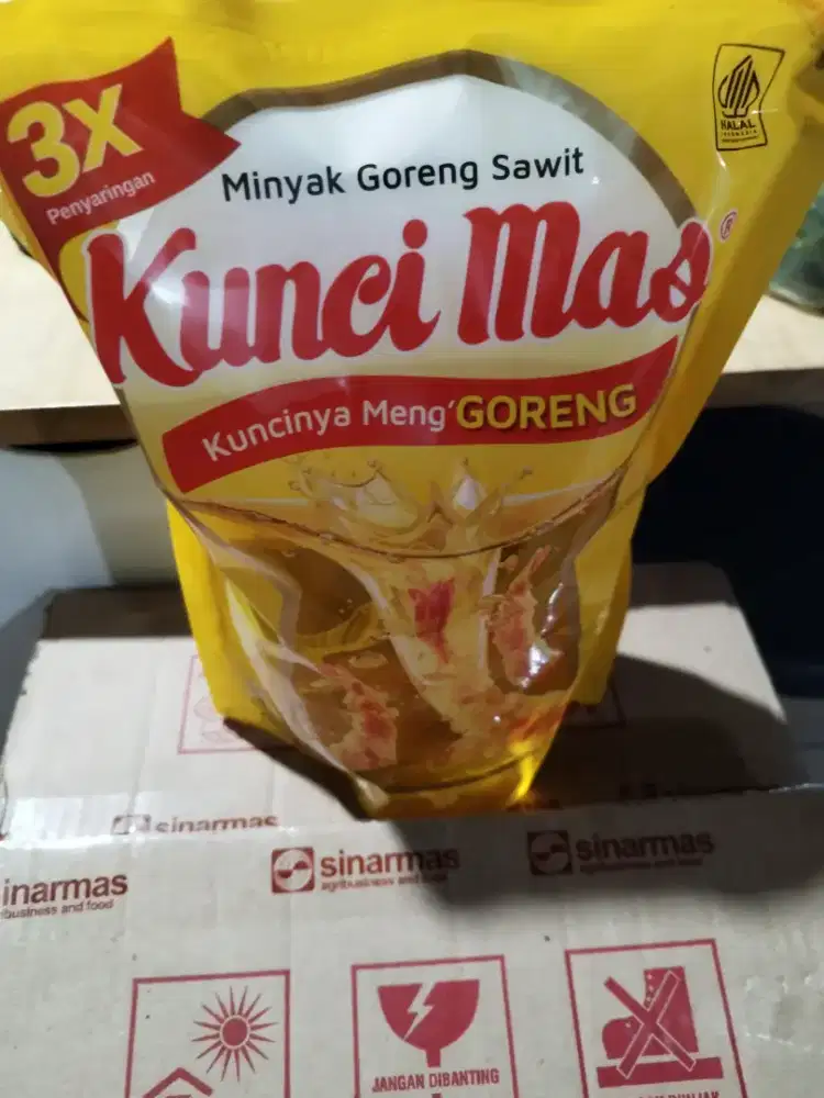 Minyak goreng kunci mas kemasan 2 liter 1 karton = 6 pouch