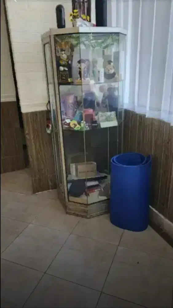 Dijual etalase kaca segi8 bekas