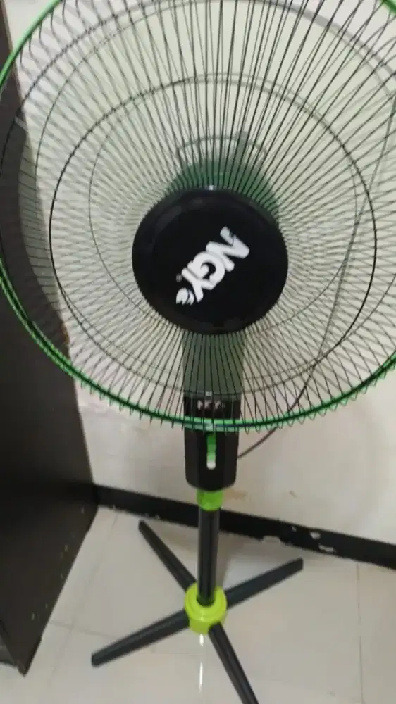 Kipas angin servis segala merk bisa kerjakan di tempat