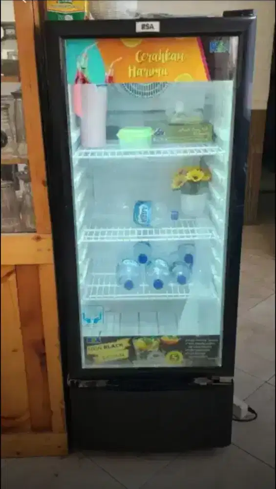 Dijual showcase bekas cafe kondisi normal