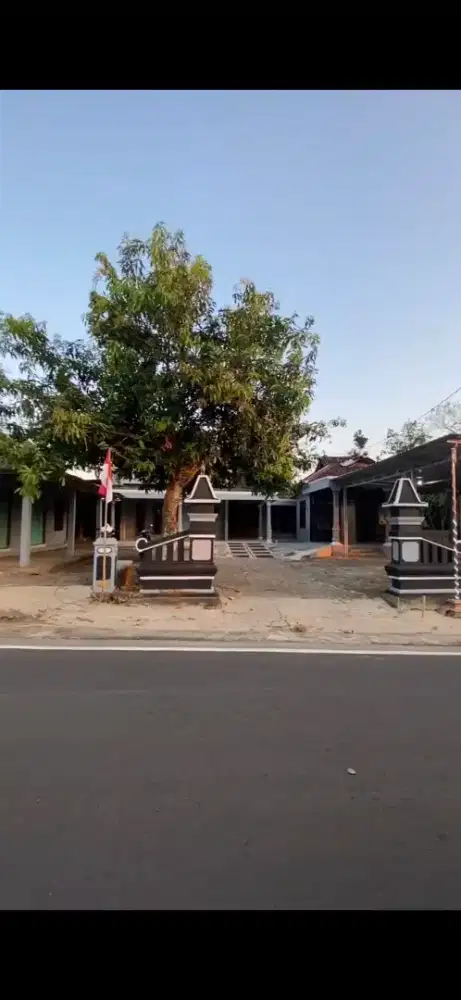 Di jual rumah pinggir jalan di pojok manjung sonoharjo wonogiri