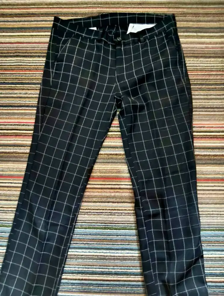 Celana tartan Gu