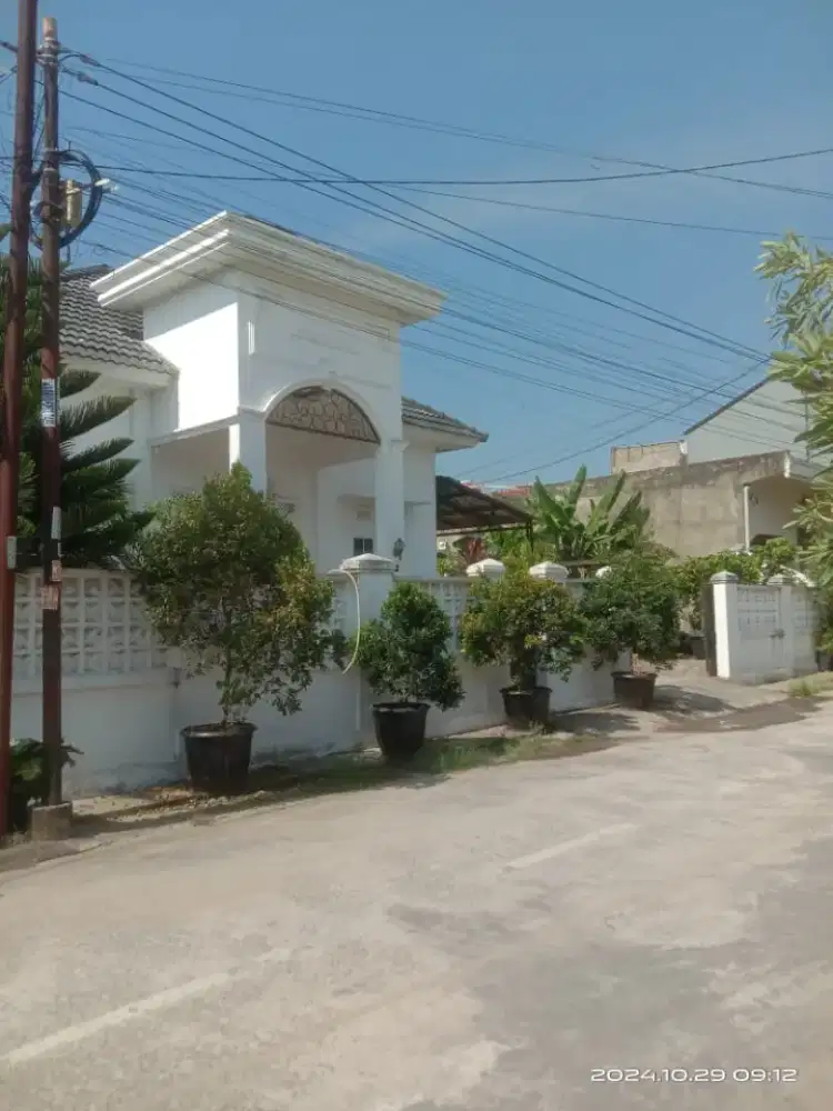 Dijual rmh 3km + semi furnished sako