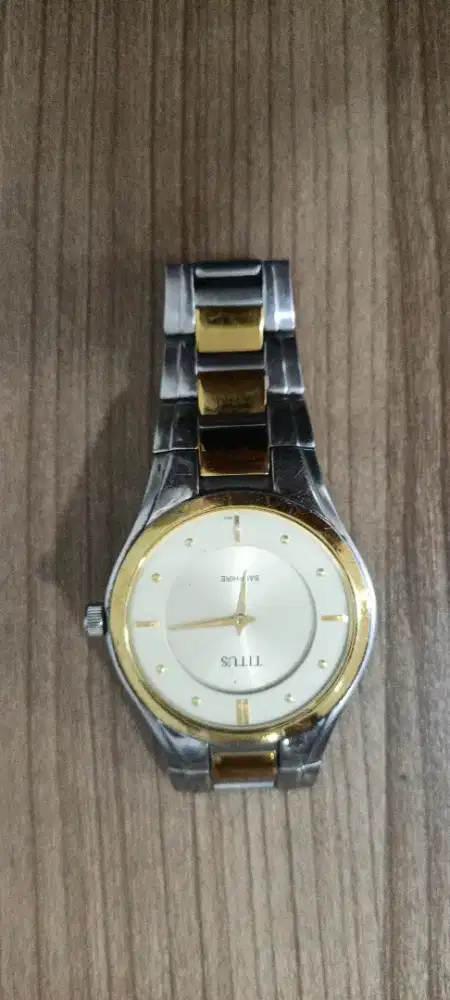 Jam tangan Titus