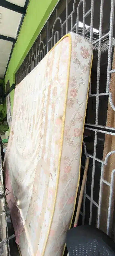 Kasur tempat tidur king size