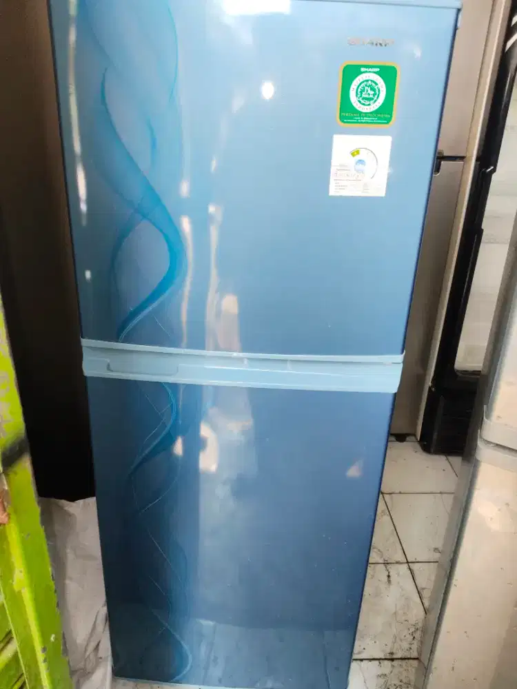 Kulkas 2 pintu sharp bagus normal dingin beku