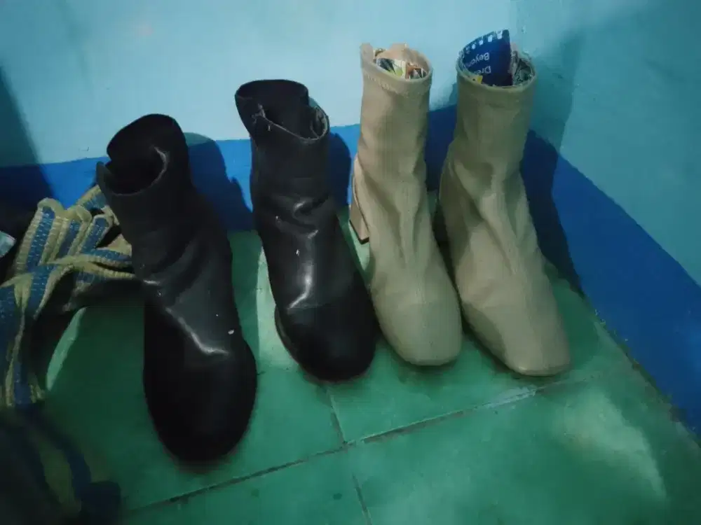 Sepatu boots wanita